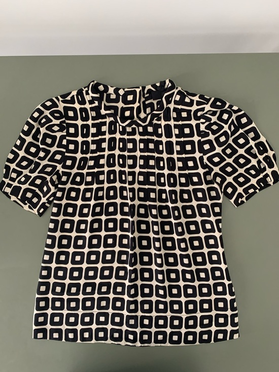 Banana Republic Tops - Vintage BANANA REPUBLIC Black and Cream Geometric Blouse
